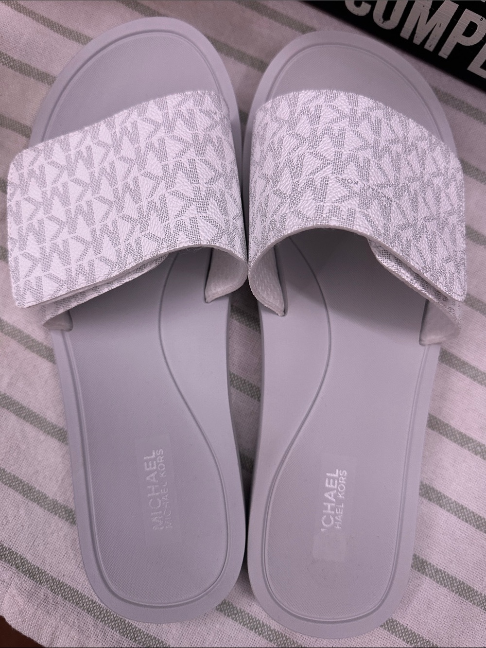 New Never Worn Michael Kors White Monogram Adjustable Slide Sandals